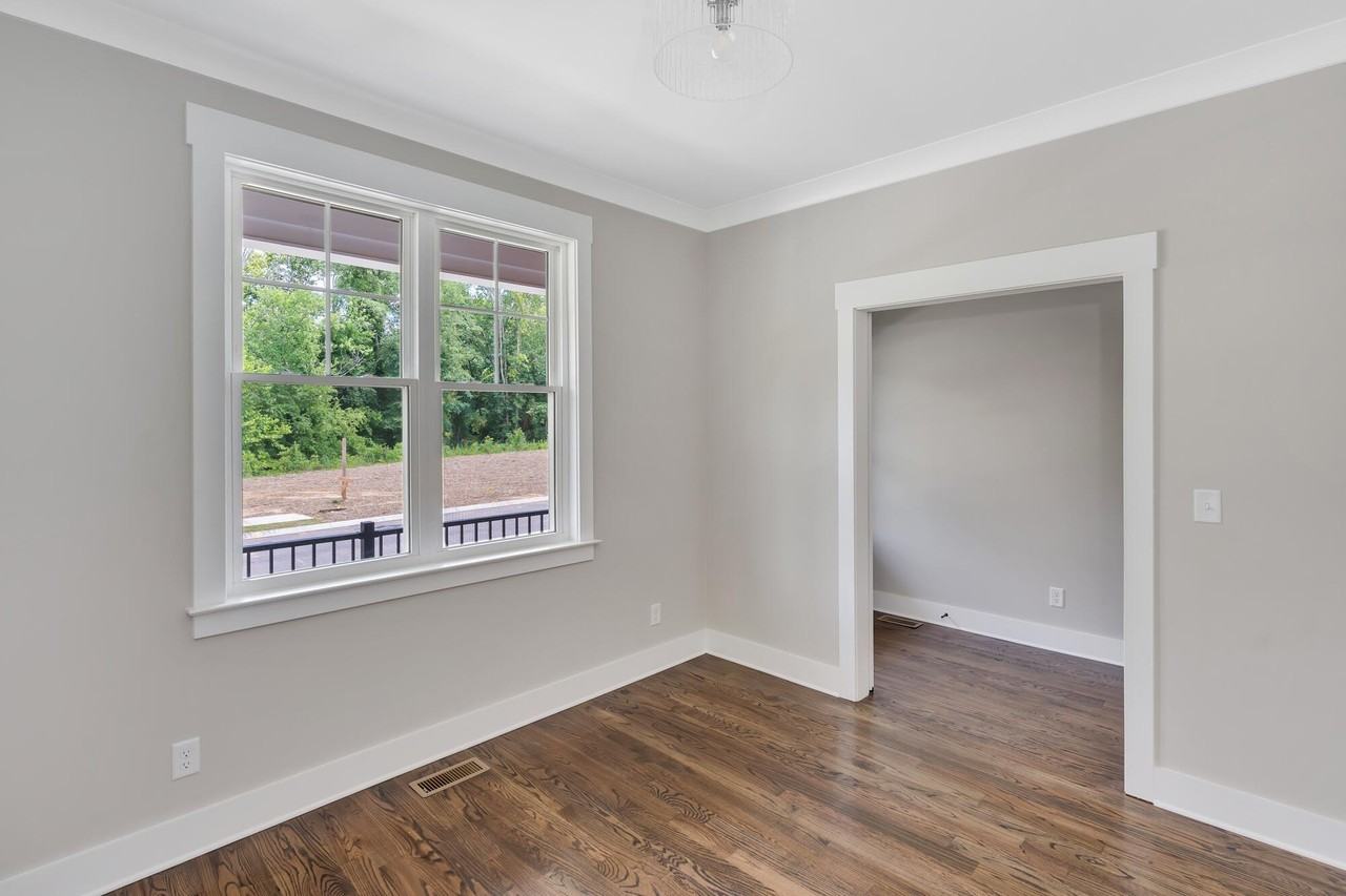 1305 Thomas Ave #6 - Photo 6 of 45