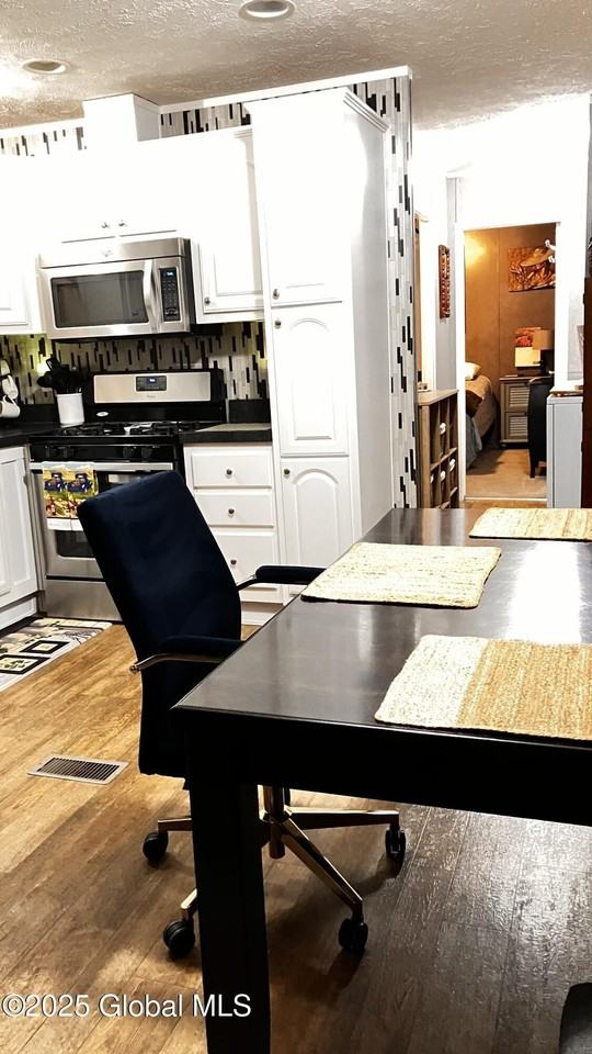 4 Zephyr Ln - Photo 3 of 18