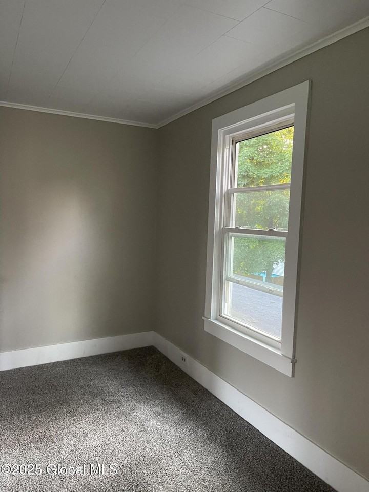 42 Mechanic St - Photo 6 of 23