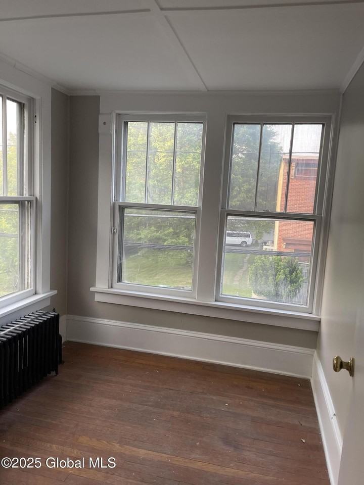 42 Mechanic St - Photo 7 of 23