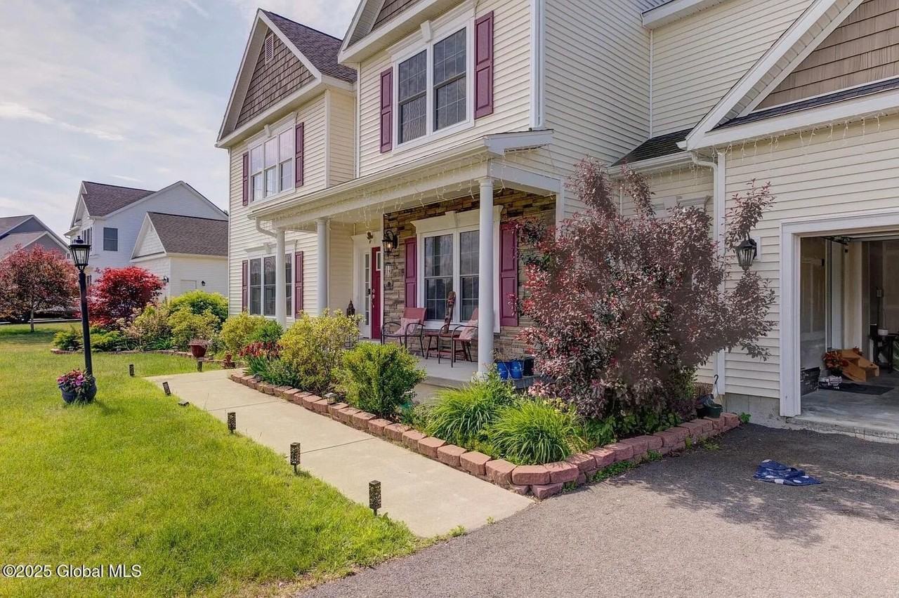 65 Haywood Ln - Photo 2 of 24