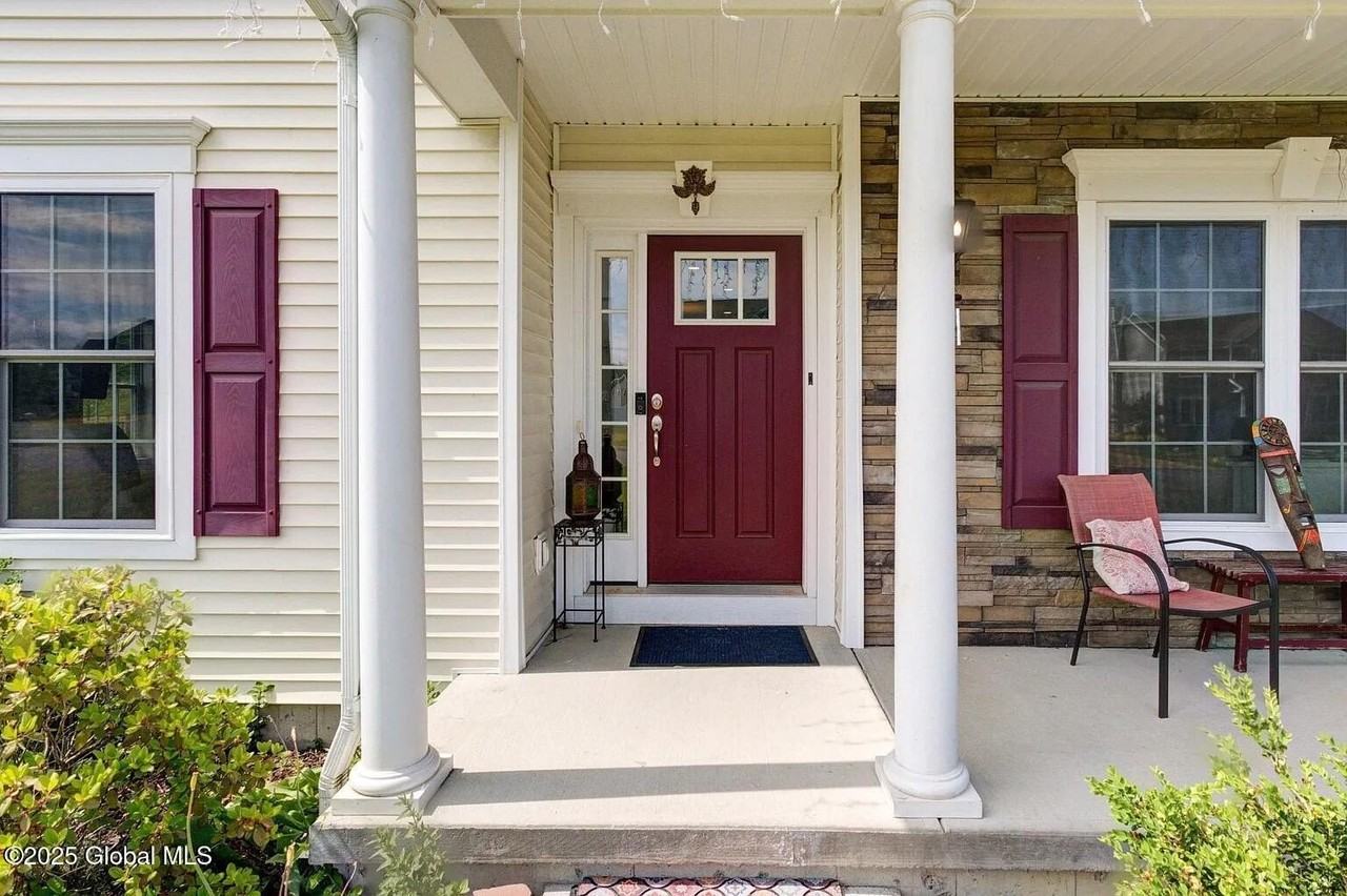 65 Haywood Ln - Photo 3 of 24