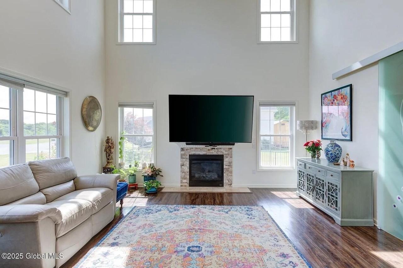 65 Haywood Ln - Photo 6 of 24