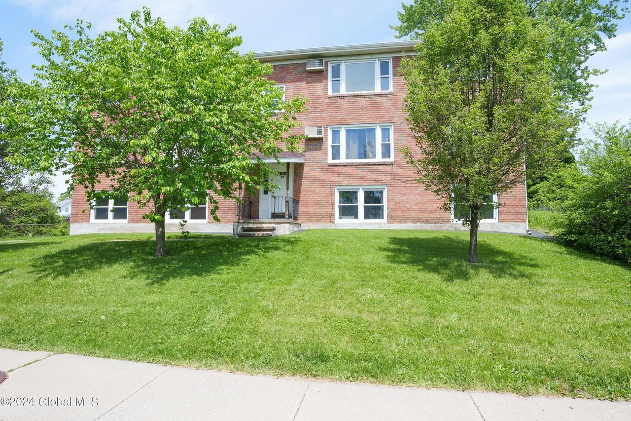 35 Mcalpin St Apt 6 #6 - Photo 2 of 47