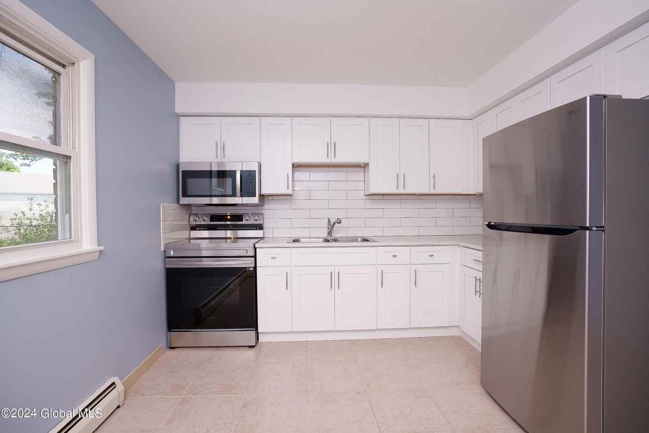 35 Mcalpin St Apt 6 #6 - Photo 4 of 47