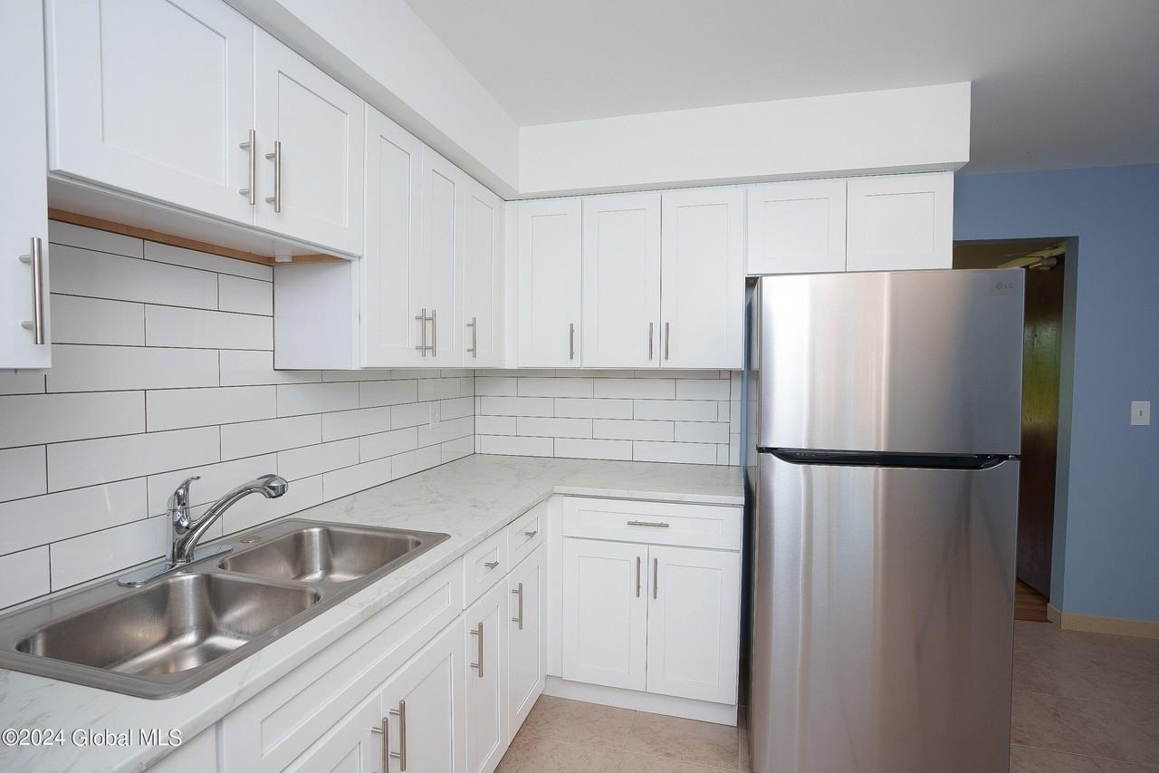 35 Mcalpin St Apt 6 #6 - Photo 5 of 47