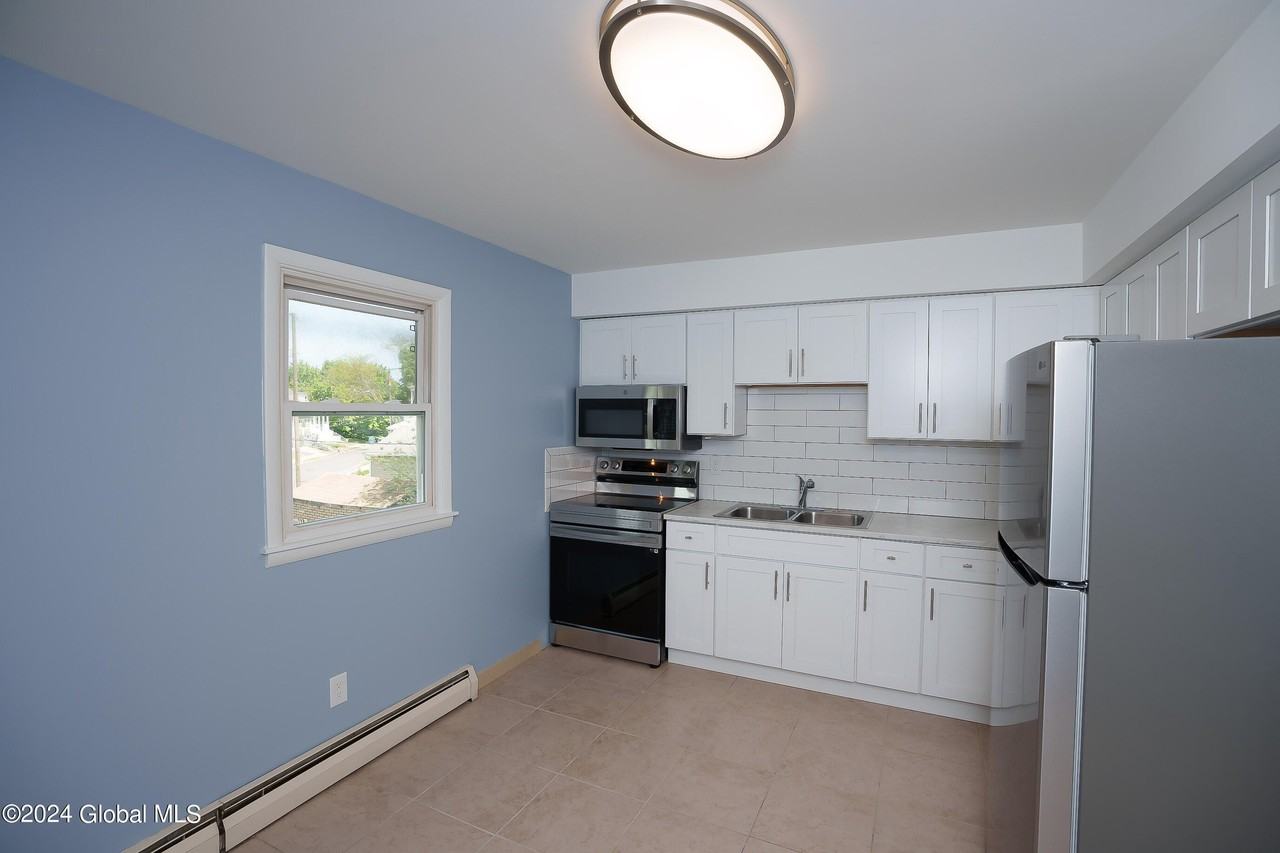 35 Mcalpin St Apt 6 #6 - Photo 6 of 47