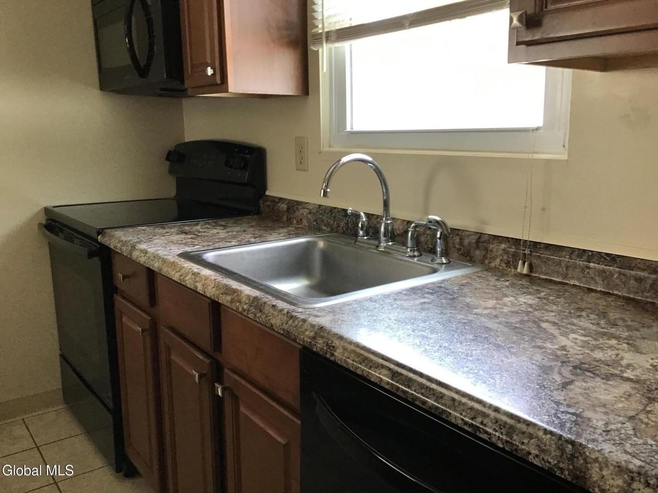 52 Sage Rd Unit B #B - Photo 6 of 16