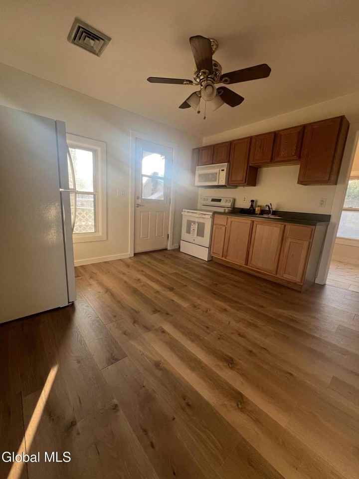 191 Elm St Unit Top #TOP - Photo 4 of 9