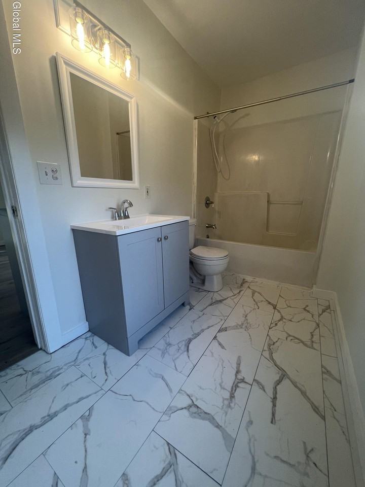 191 Elm St Unit Top #TOP - Photo 5 of 9