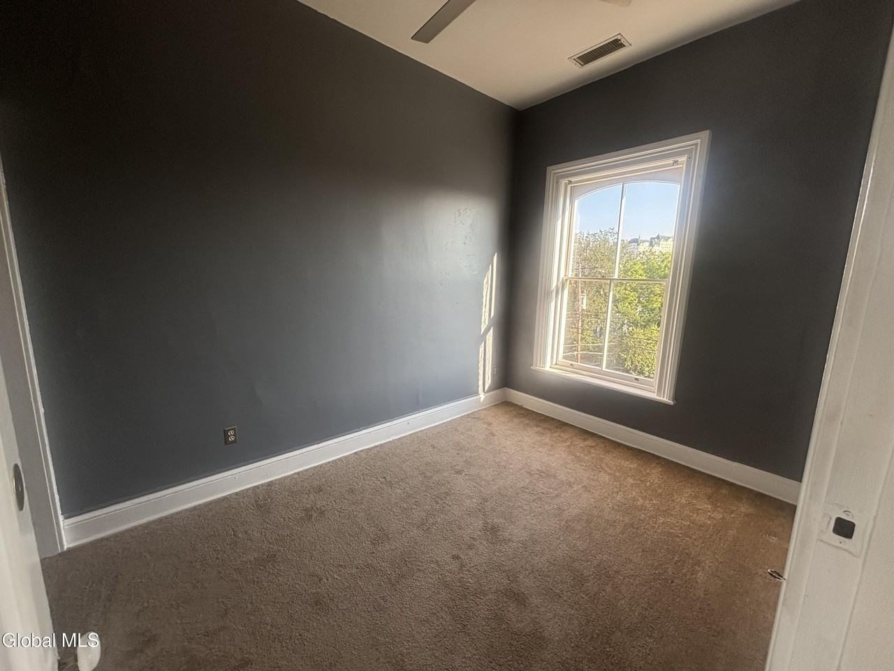 17 Ash Grove Pl Unit 4 #4 - Photo 4 of 12