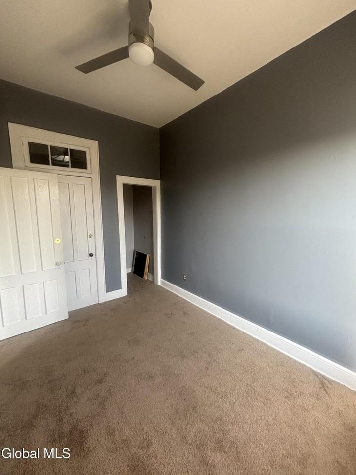 17 Ash Grove Pl Unit 4 #4 - Photo 5 of 12