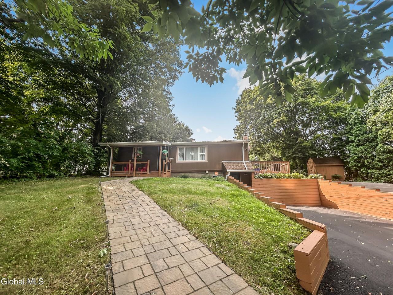 209 Ottawa St - Photo 3 of 30