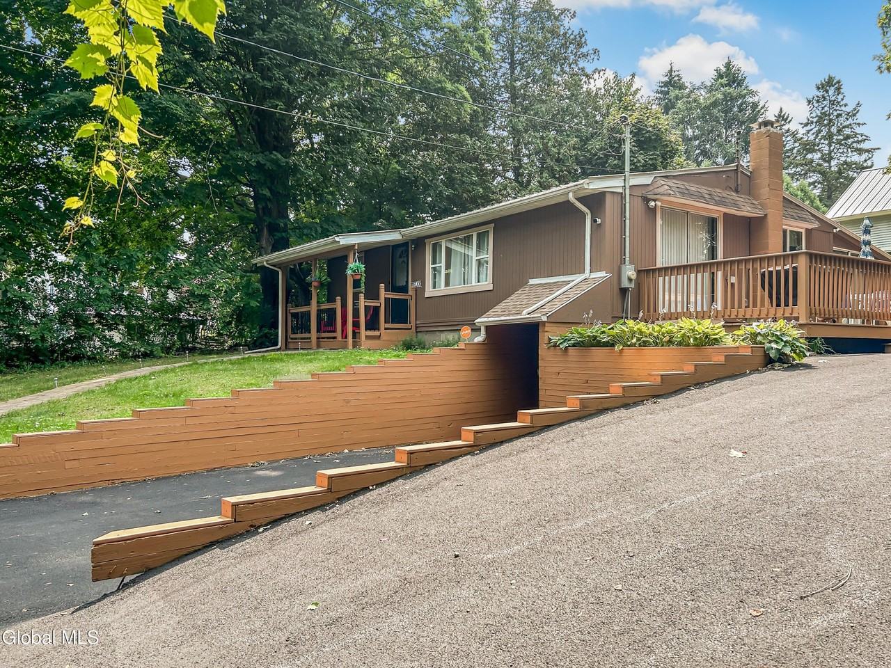 209 Ottawa St - Photo 4 of 30