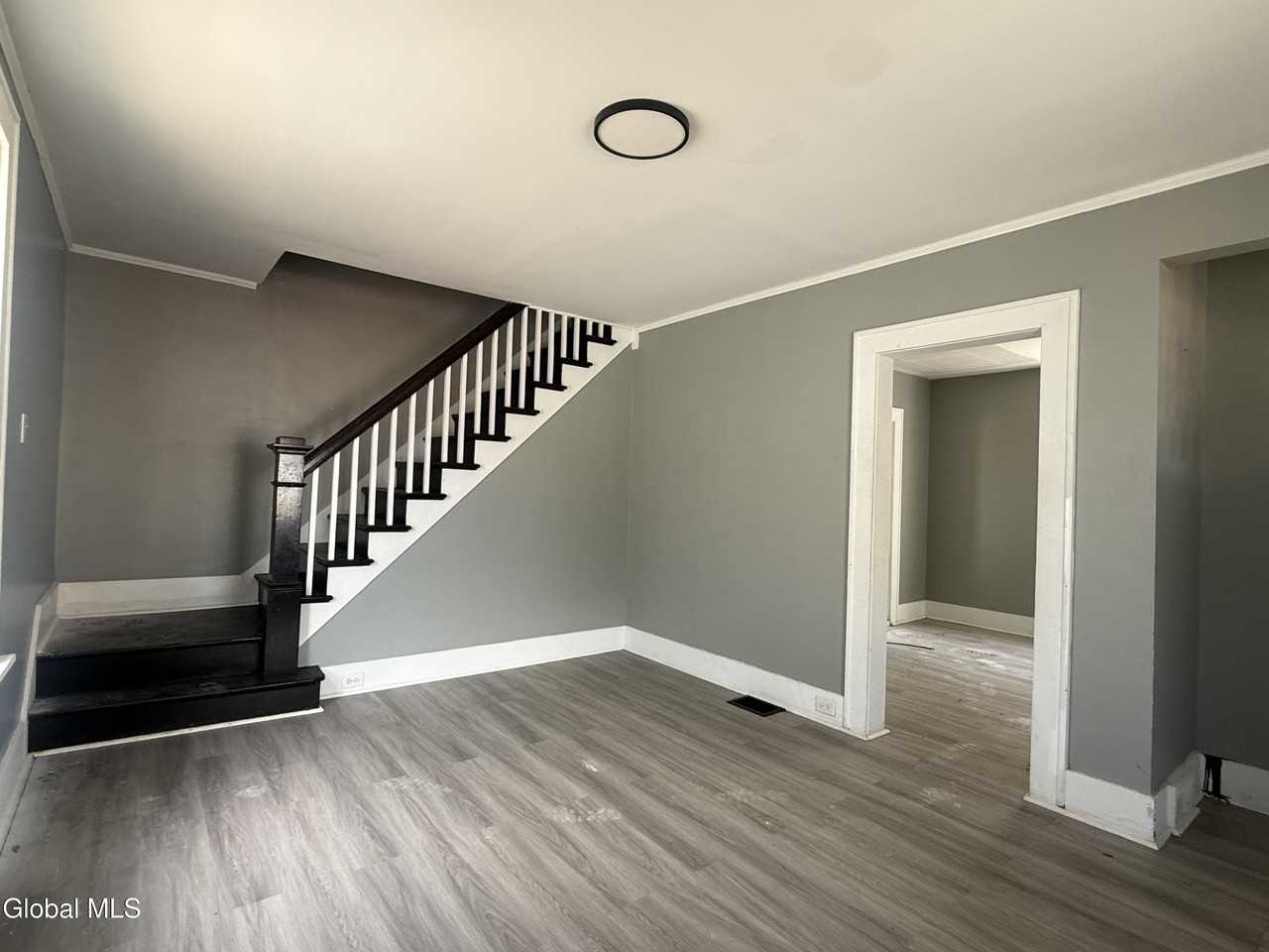 2228 Guilderland Ave - Photo 2 of 11