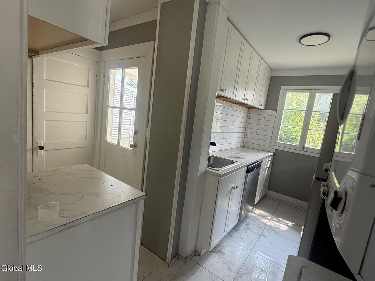 2228 Guilderland Ave - Photo 6 of 11