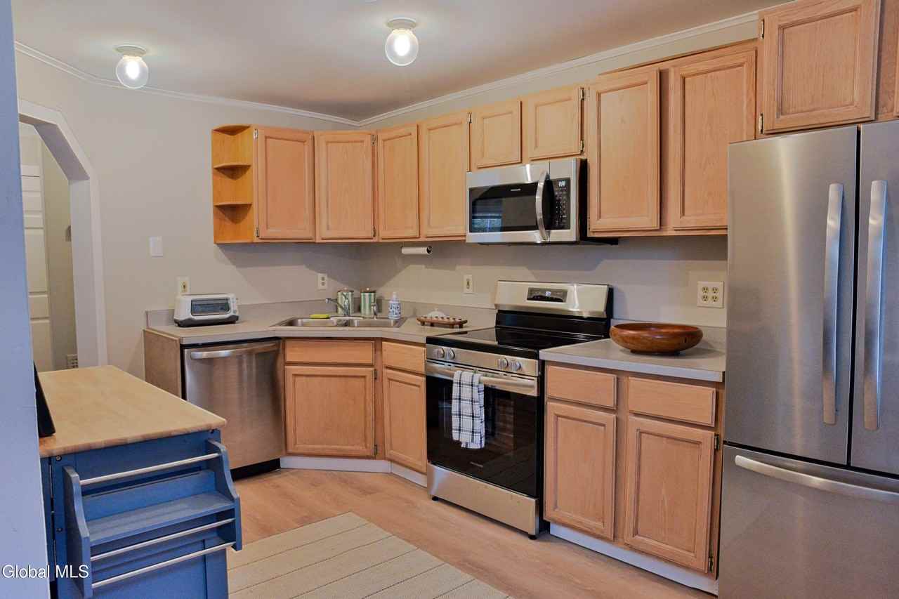 212 Circular St Unit 2 #2 - Photo 6 of 21