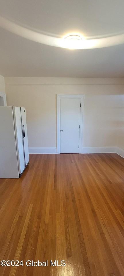 1570 Union St - Photo 5 of 12