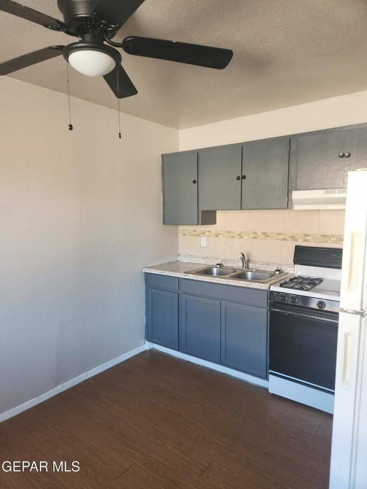 192 Coronado Rd Apt 28 #28 - Photo 3 of 8