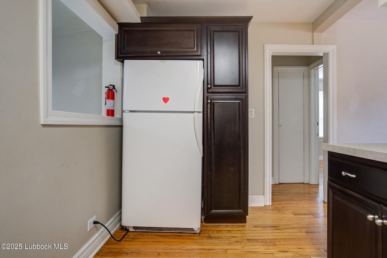 2308 28th St - Photo 3 of 21