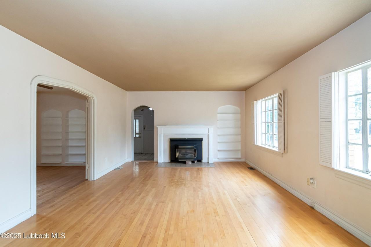 2324 17th St - Photo 3 of 34