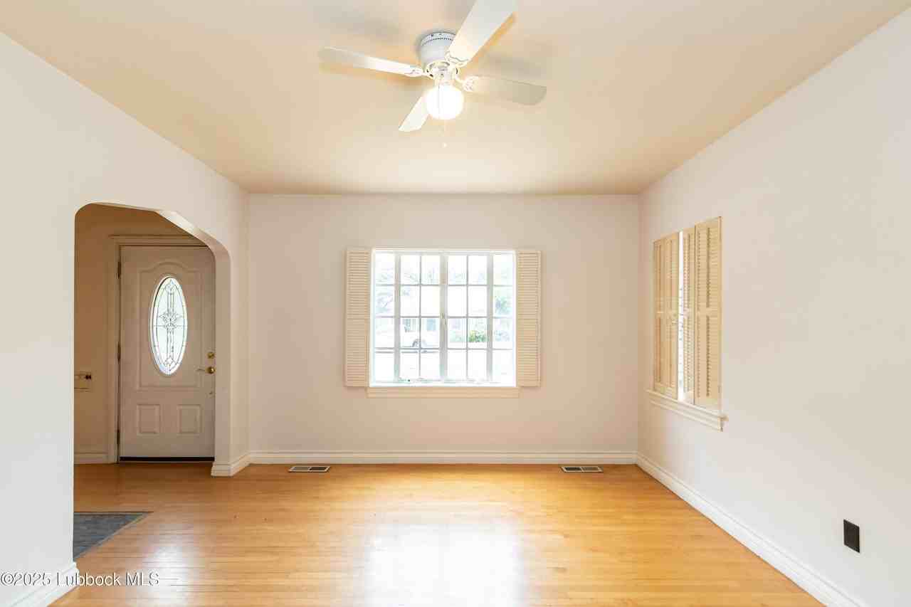 2324 17th St - Photo 7 of 34