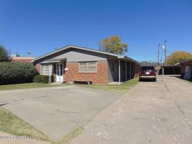2406 46th St Apt B #B - Photo 1 of 1