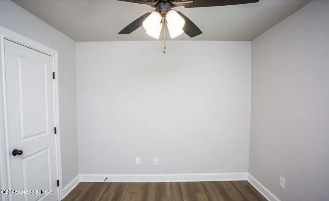 2536 137th St - Photo 2 of 16