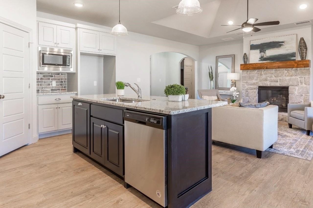 2726 138th St - Photo 3 of 18