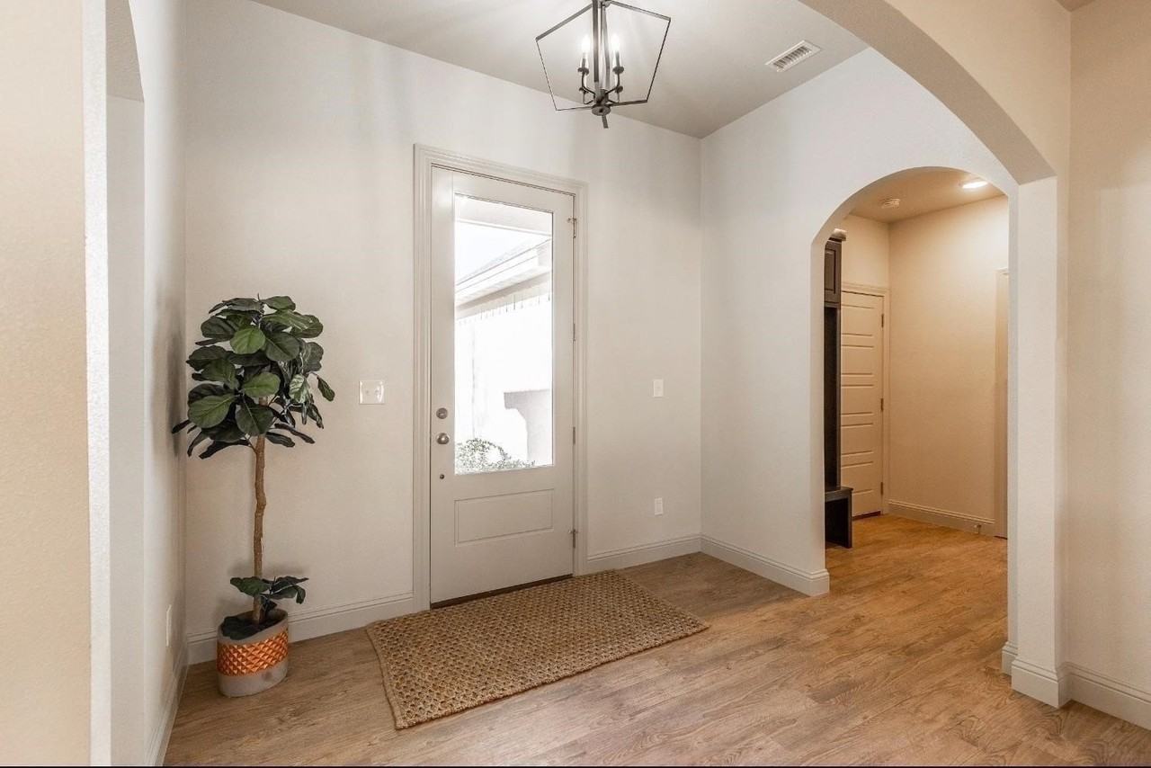 2726 138th St - Photo 4 of 18