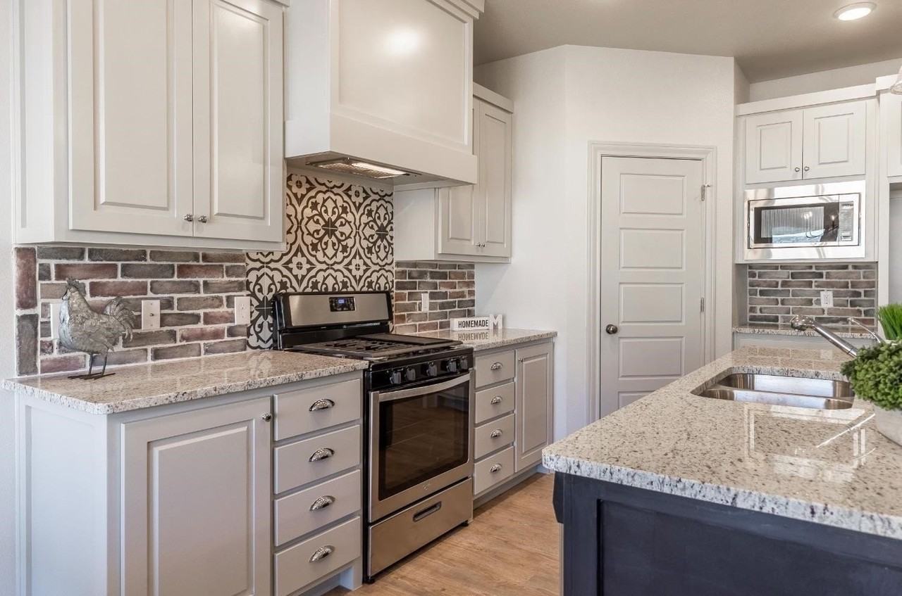 2726 138th St - Photo 6 of 18