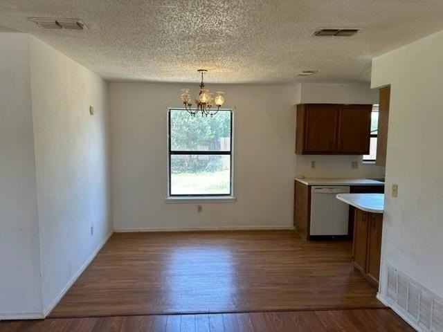 304 E 19th St - Photo 3 of 9