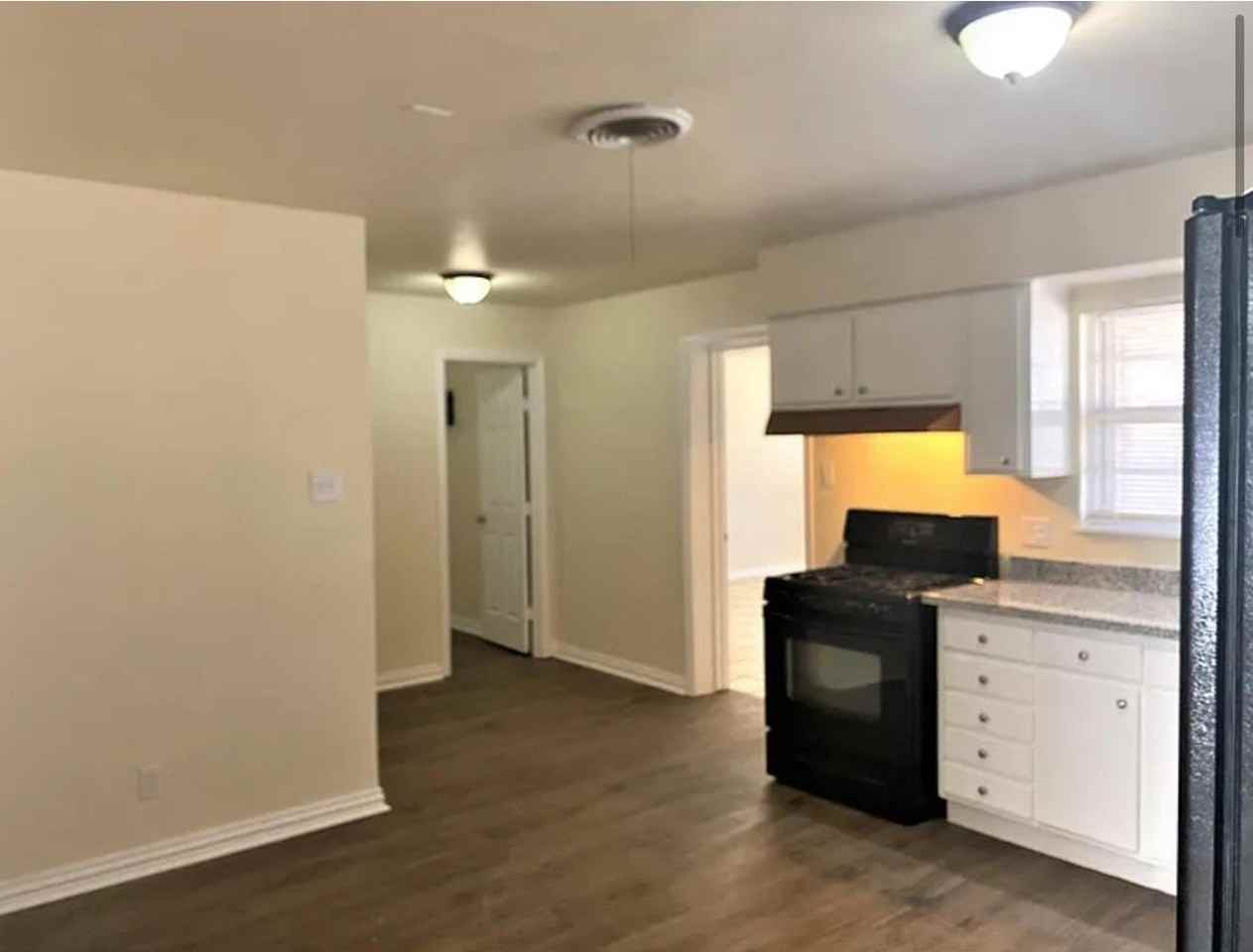 4908 43rd St - Photo 4 of 18