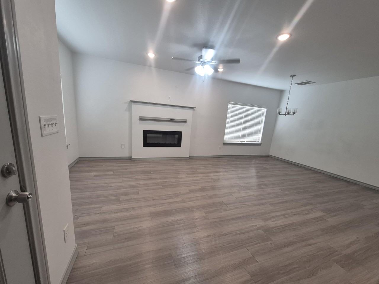 4718 125th St - Photo 3 of 18