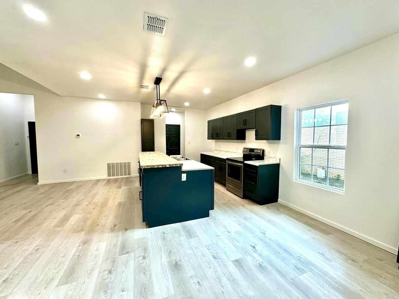 2617 47th Street - Photo 5 of 12