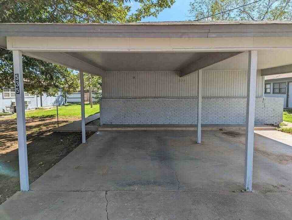 535 42nd St Apt A #AB - Photo 2 of 13