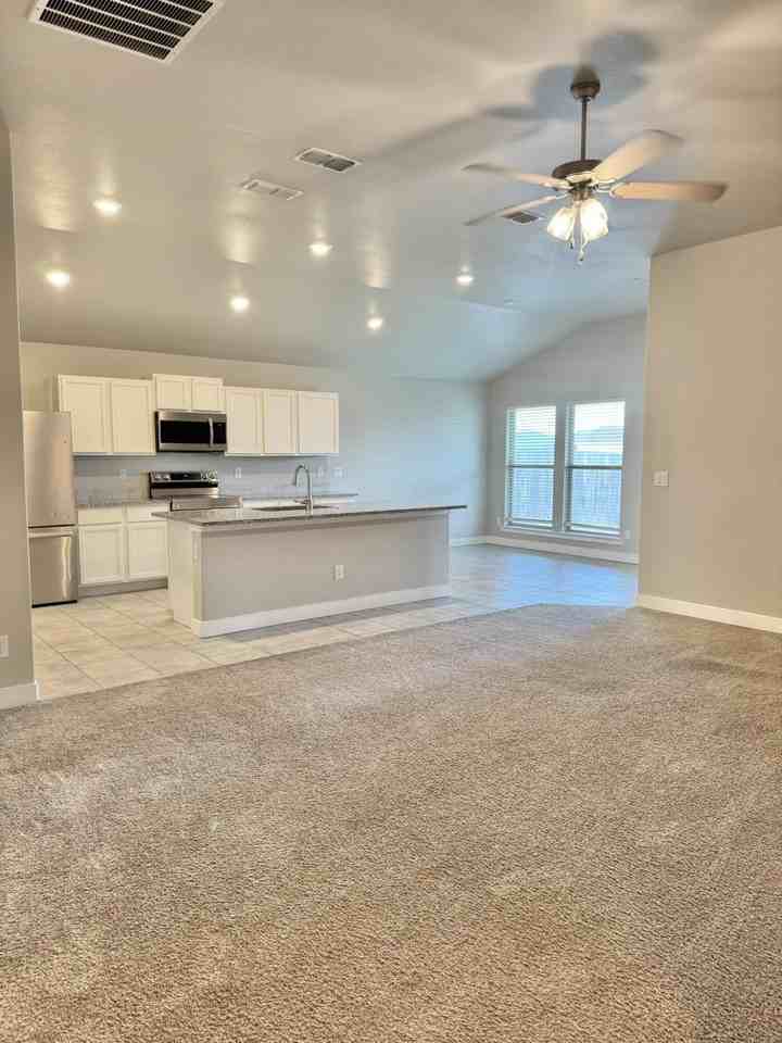 13703 Avenue T - Photo 4 of 16