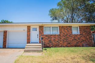 4402 29th St Apt B #B - Photo 1 of 1