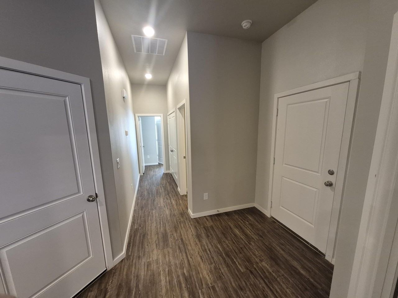 2112 N Jayton Ave - Photo 4 of 17