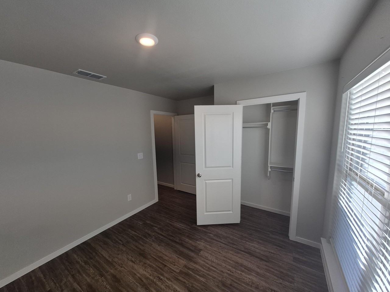 2112 N Jayton Ave - Photo 7 of 17