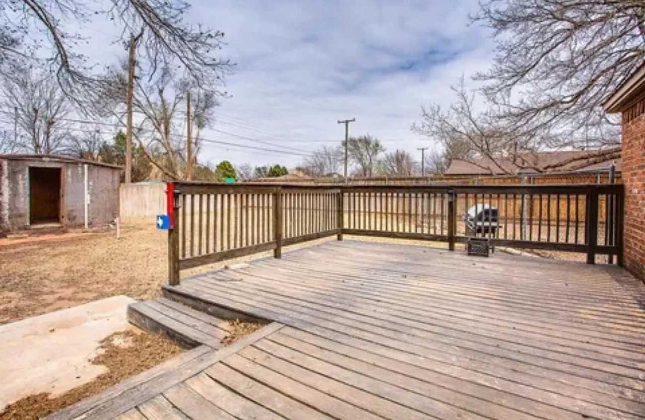 4906 60th St - Photo 4 of 7