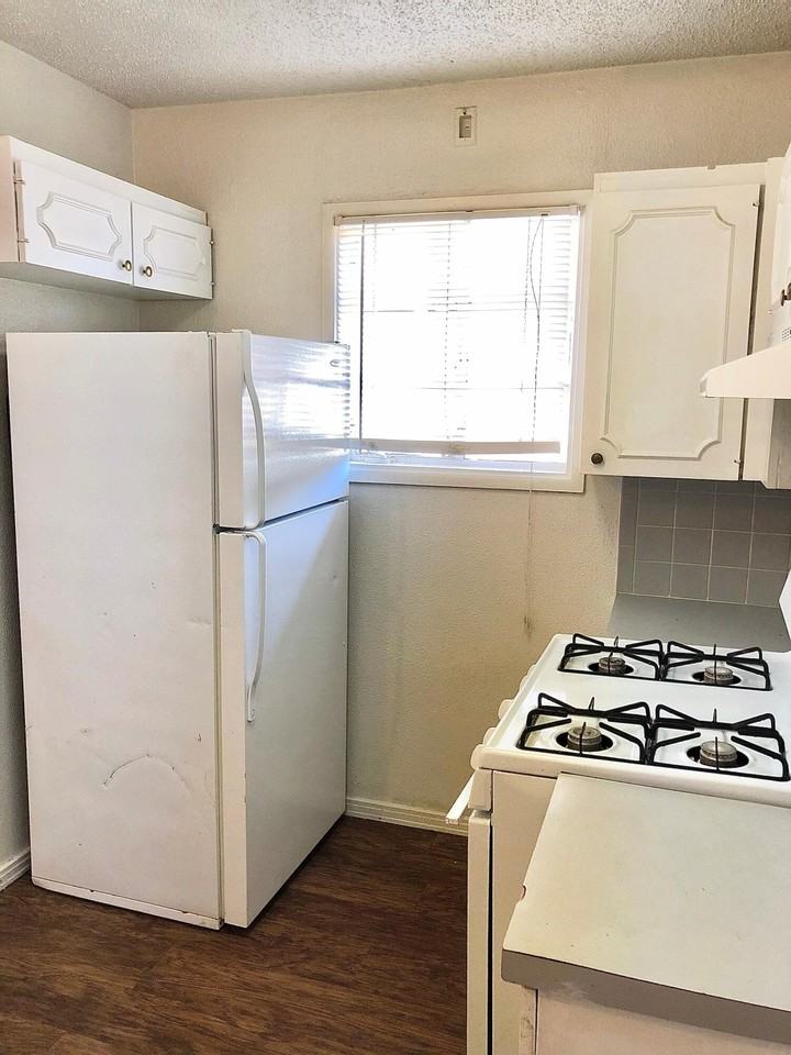 3707 26th St - Photo 4 of 9