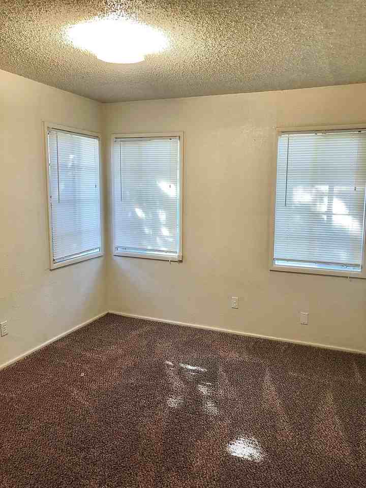 3707 26th St - Photo 7 of 9