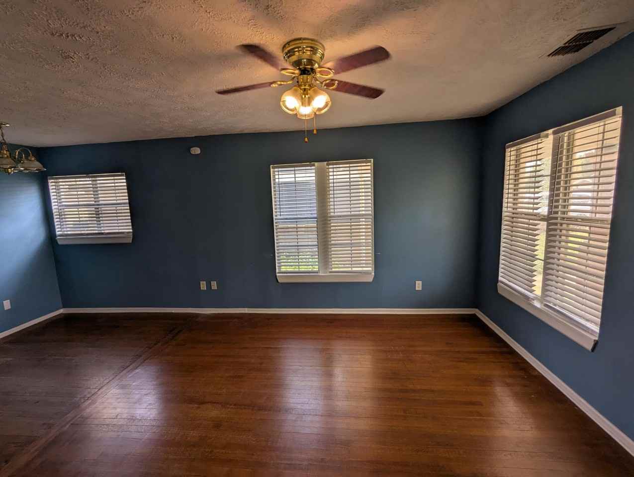 1908 27th St - Photo 5 of 25