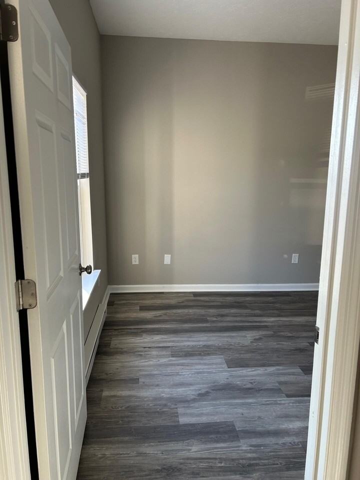 224 Wray Ct Apt 24 #24 - Photo 3 of 12