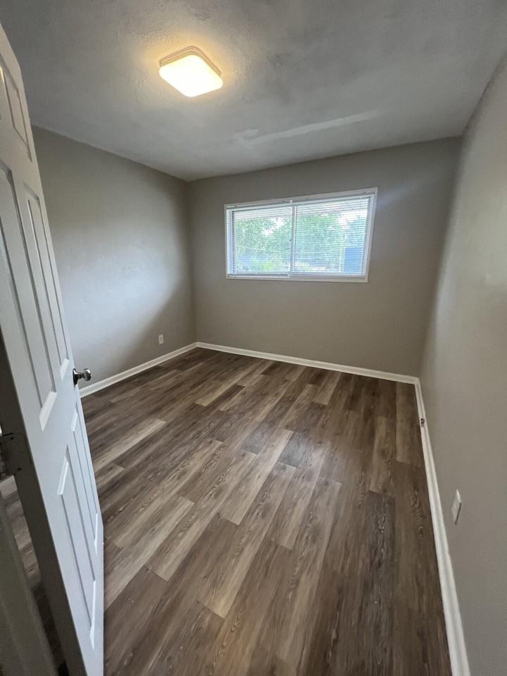 1921 Oxford Cir Apt 9 #9 - Photo 2 of 14