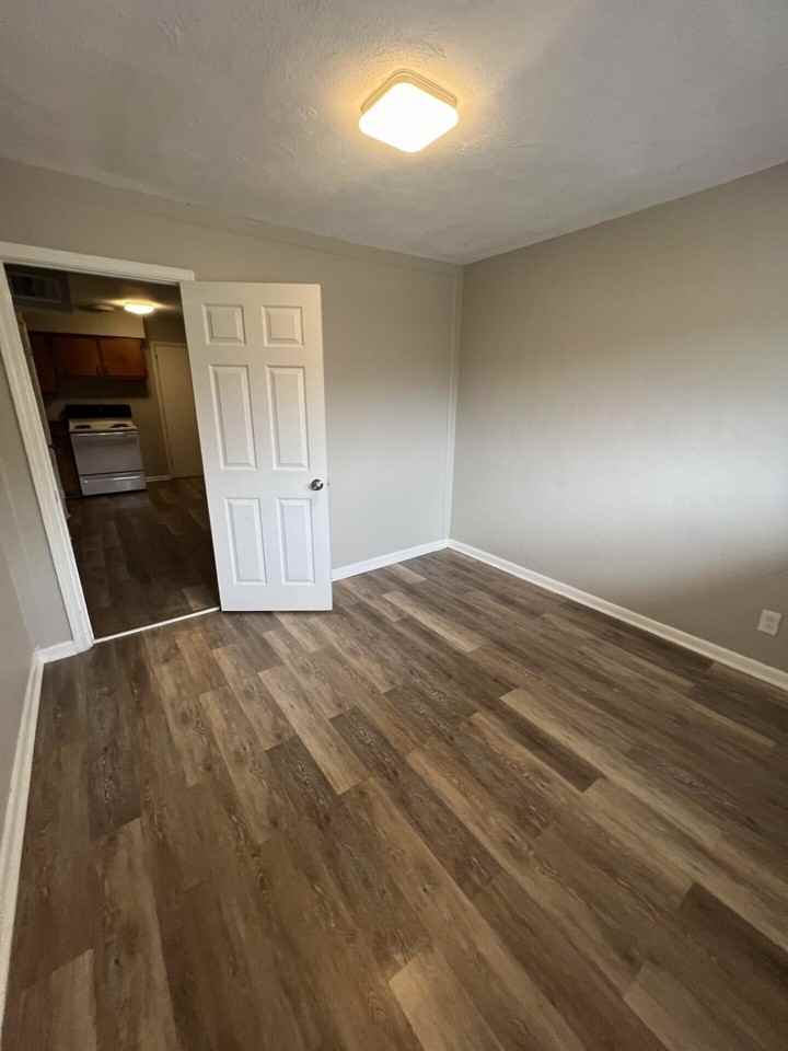 1921 Oxford Cir Apt 9 #9 - Photo 3 of 14