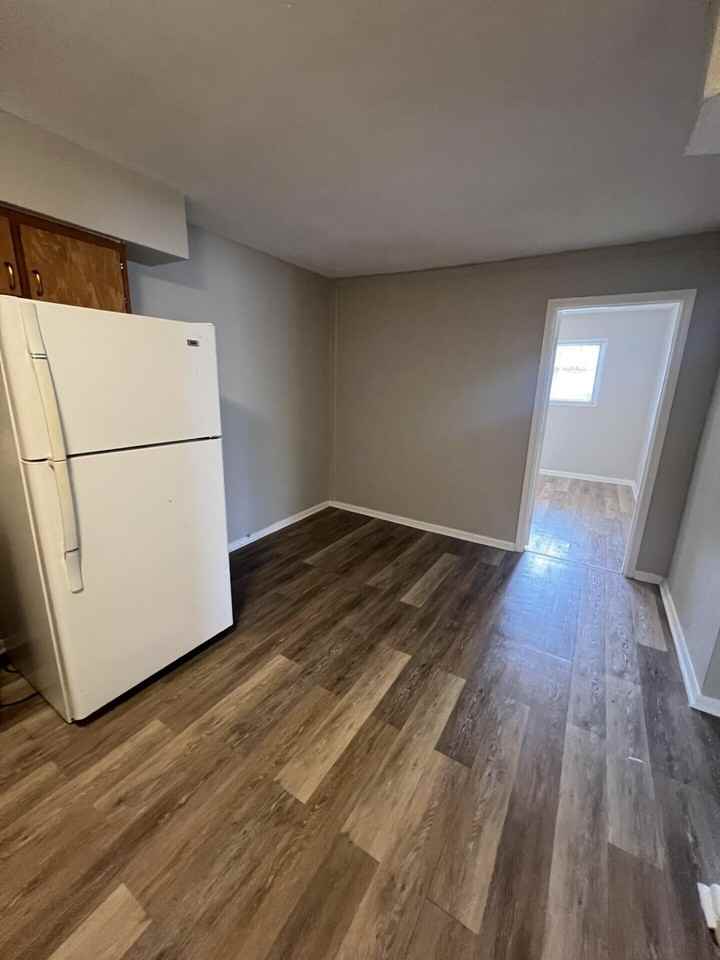 1921 Oxford Cir Apt 9 #9 - Photo 6 of 14