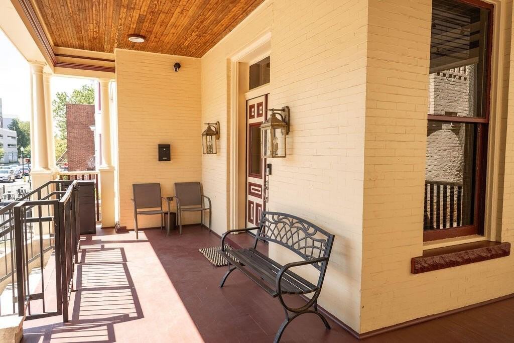 275 S Limestone Unit 110 #110 - Photo 3 of 48