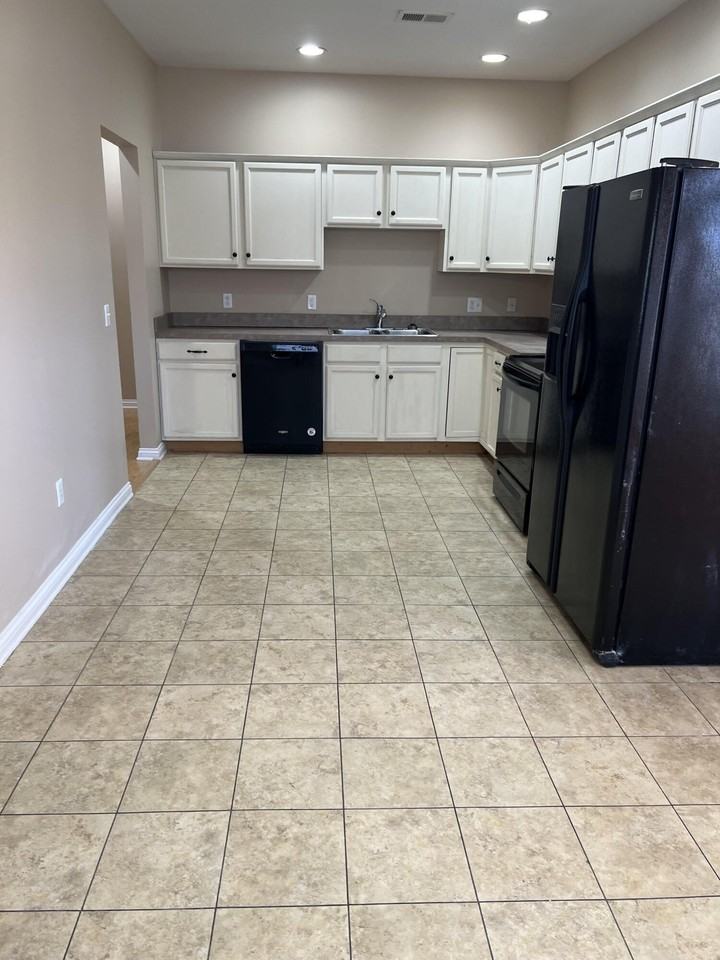 2825 Lexington Road - Photo 5 of 28